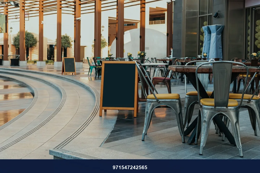 A table and chairs sitting outside of a building