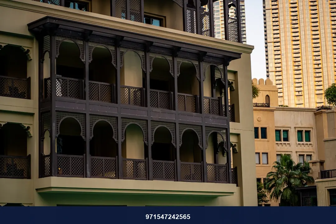 A tall building with balconies and balconies on it